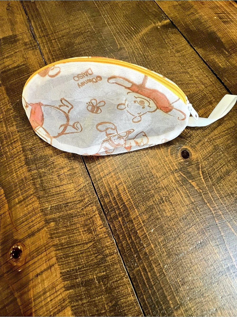 Disney x Daiso Winnie the Pooh Mesh Pouch White & Pink
